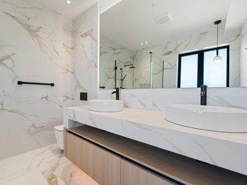 2111 46Th Avenue E, Vancouver, BC 