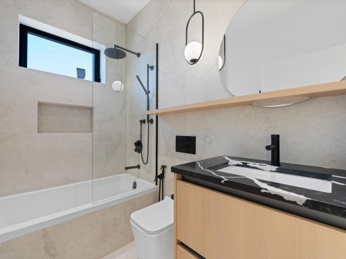 2111 46Th Avenue E, Vancouver, BC 