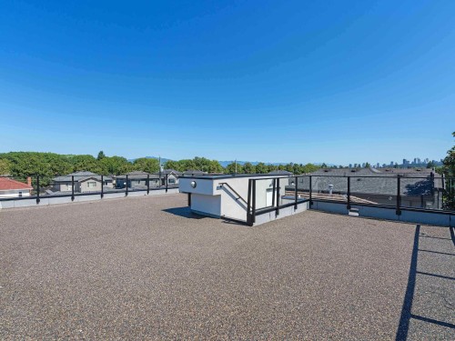 2111 46Th Avenue E, Vancouver, BC 