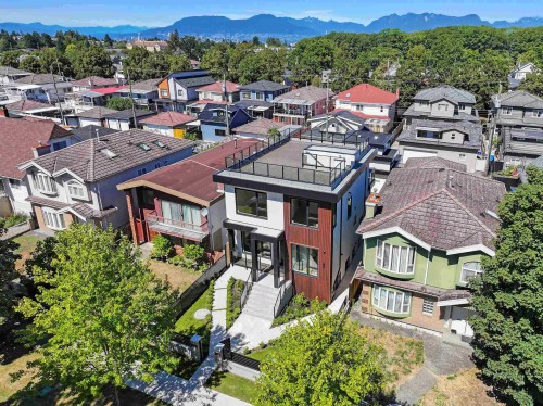 2111 46Th Avenue E, Vancouver, BC 