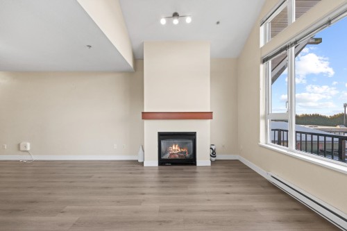 417-7089 Mont Royal Square, Vancouver, BC 