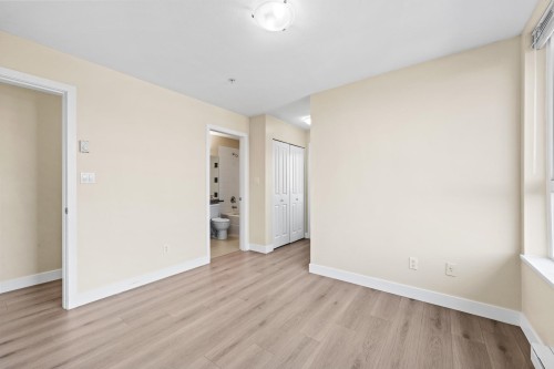 417-7089 Mont Royal Square, Vancouver, BC 