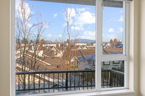 417-7089 Mont Royal Square, Vancouver, BC 