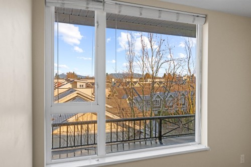 417-7089 Mont Royal Square, Vancouver, BC 