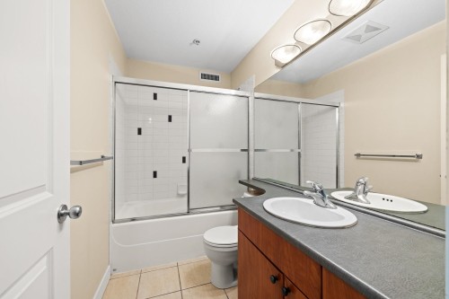 417-7089 Mont Royal Square, Vancouver, BC 