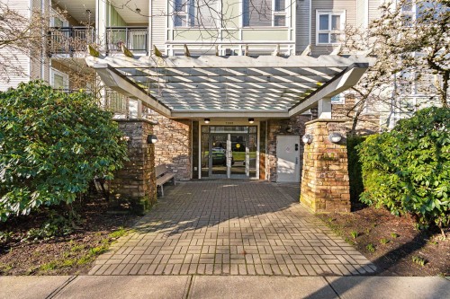 417-7089 Mont Royal Square, Vancouver, BC 