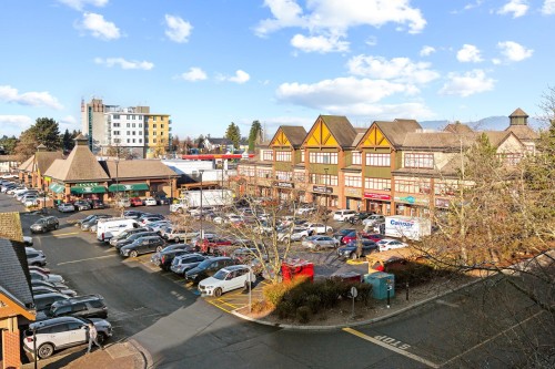 417-7089 Mont Royal Square, Vancouver, BC 