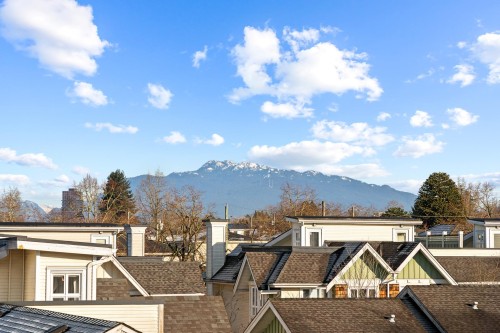 417-7089 Mont Royal Square, Vancouver, BC 