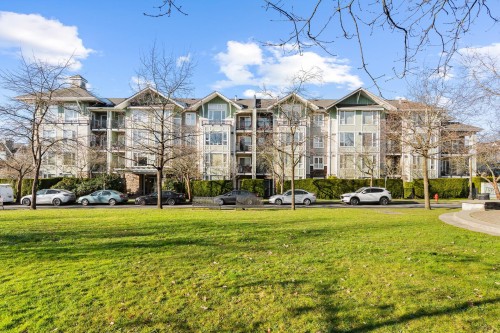 417-7089 Mont Royal Square, Vancouver, BC 