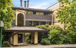 209-141 13th Street W North Vancouver, BC V7M 1N5