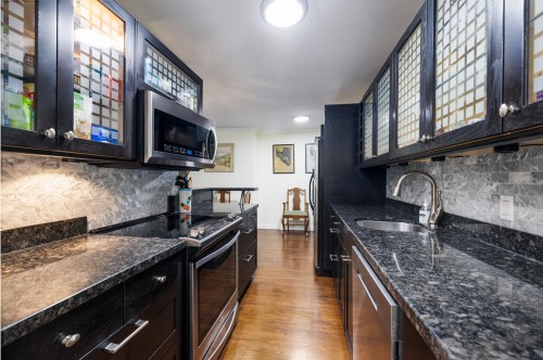 209-141 13Th Street W, North Vancouver, BC 