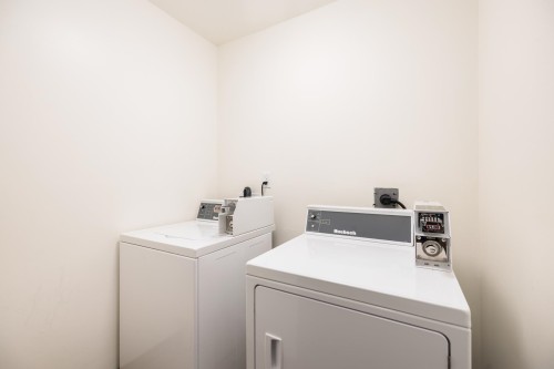 209-141 13Th Street W, North Vancouver, BC 