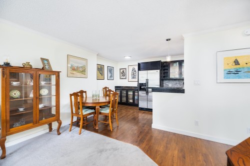 209-141 13Th Street W, North Vancouver, BC 
