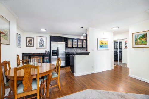 209-141 13Th Street W, North Vancouver, BC 