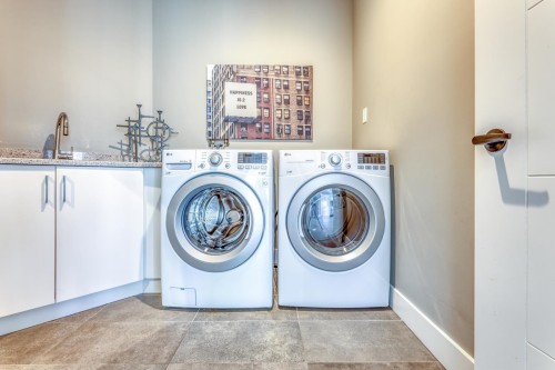 1438 Strawline Hill Street, Coquitlam, BC 