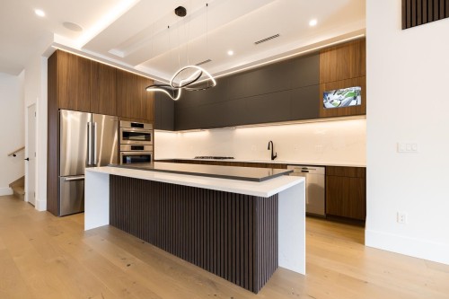 8057 18Th Avenue, Burnaby, BC 