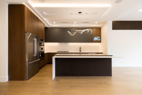 8057 18Th Avenue, Burnaby, BC 