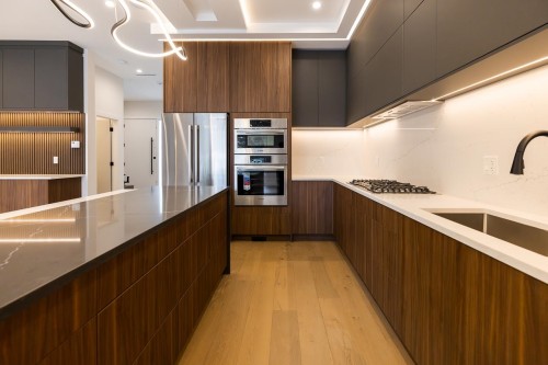 8057 18Th Avenue, Burnaby, BC 