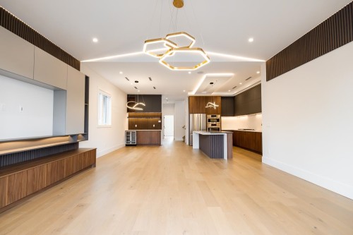 8057 18Th Avenue, Burnaby, BC 