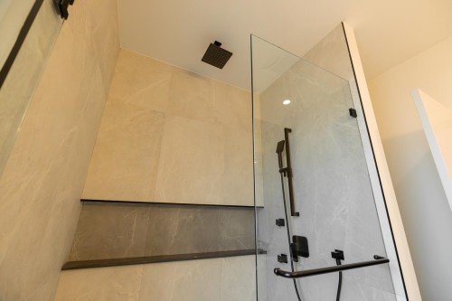 8057 18Th Avenue, Burnaby, BC 