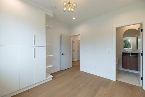 8057 18Th Avenue, Burnaby, BC 