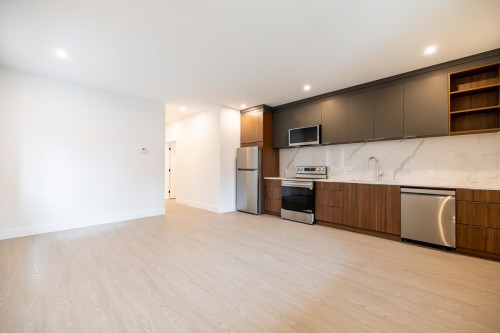 8057 18Th Avenue, Burnaby, BC 