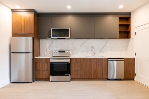 8057 18Th Avenue, Burnaby, BC 