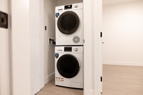 8057 18Th Avenue, Burnaby, BC 