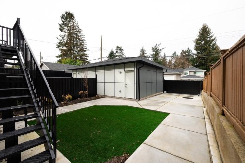 8057 18Th Avenue, Burnaby, BC 