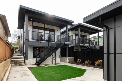 8057 18Th Avenue, Burnaby, BC 