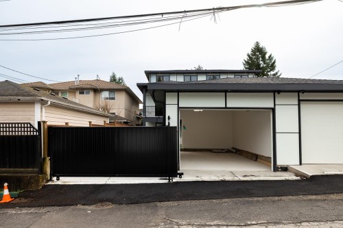 8057 18Th Avenue, Burnaby, BC 