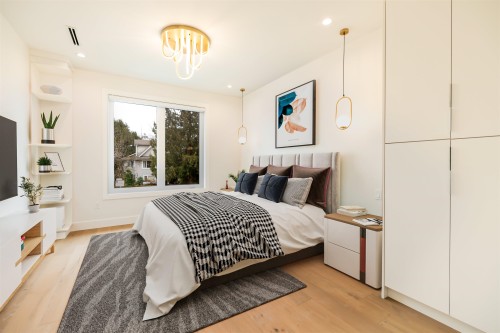 8057 18Th Avenue, Burnaby, BC 