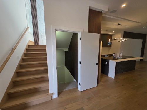 8057 18Th Avenue, Burnaby, BC 