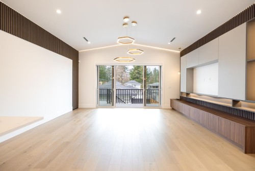 8057 18Th Avenue, Burnaby, BC 