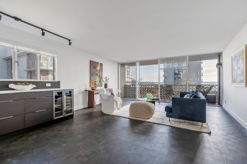 101-2135 Argyle Avenue, West Vancouver, BC 