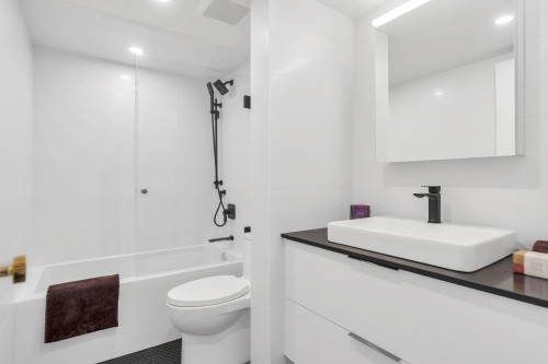 101-2135 Argyle Avenue, West Vancouver, BC 