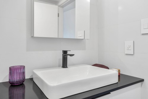 101-2135 Argyle Avenue, West Vancouver, BC 