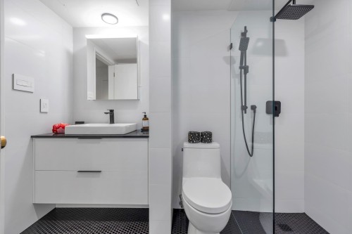 101-2135 Argyle Avenue, West Vancouver, BC 