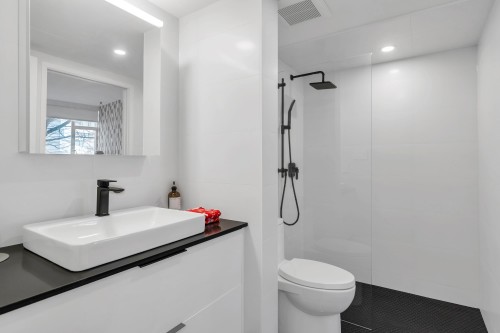 101-2135 Argyle Avenue, West Vancouver, BC 