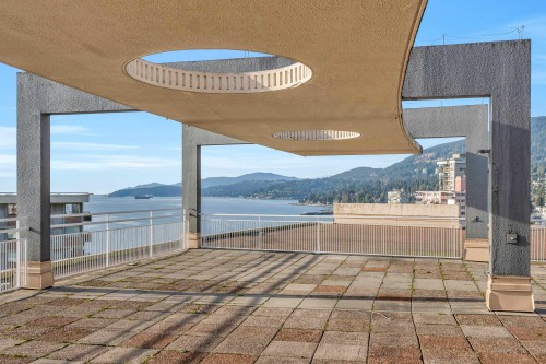 101-2135 Argyle Avenue, West Vancouver, BC 