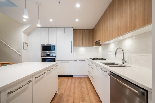 103-2035 Glenaire Drive, North Vancouver, BC 