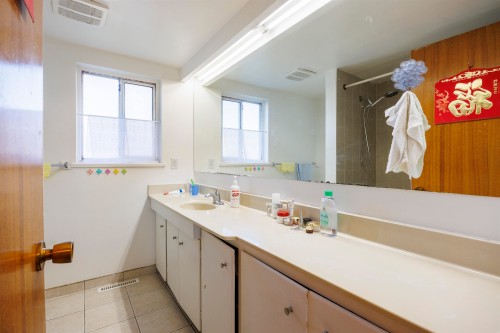 535 62Nd Avenue W, Vancouver, BC 