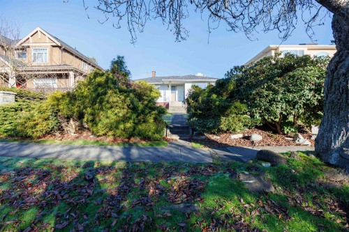 535 62Nd Avenue W, Vancouver, BC 