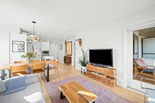 303-1519 Crown Street, North Vancouver, BC 