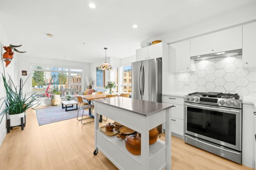 303-1519 Crown Street, North Vancouver, BC 