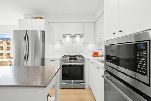 303-1519 Crown Street, North Vancouver, BC 