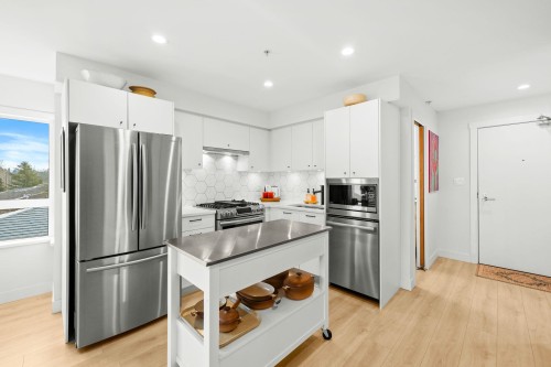 303-1519 Crown Street, North Vancouver, BC 