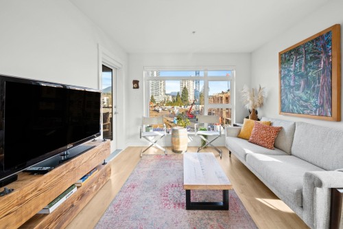 303-1519 Crown Street, North Vancouver, BC 