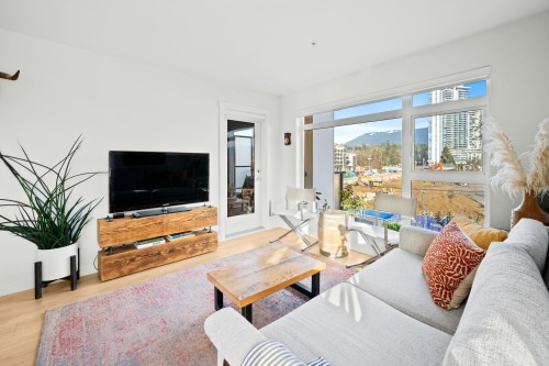 303-1519 Crown Street, North Vancouver, BC 