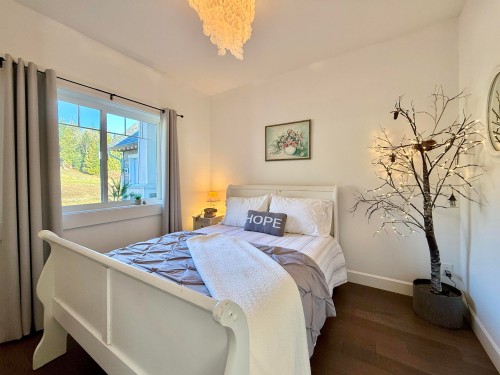 605 Woodland Avenue, Gibsons, BC 